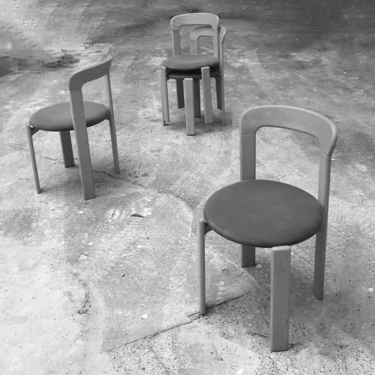 4 tapicerowane krzesła Bruno Rey’a