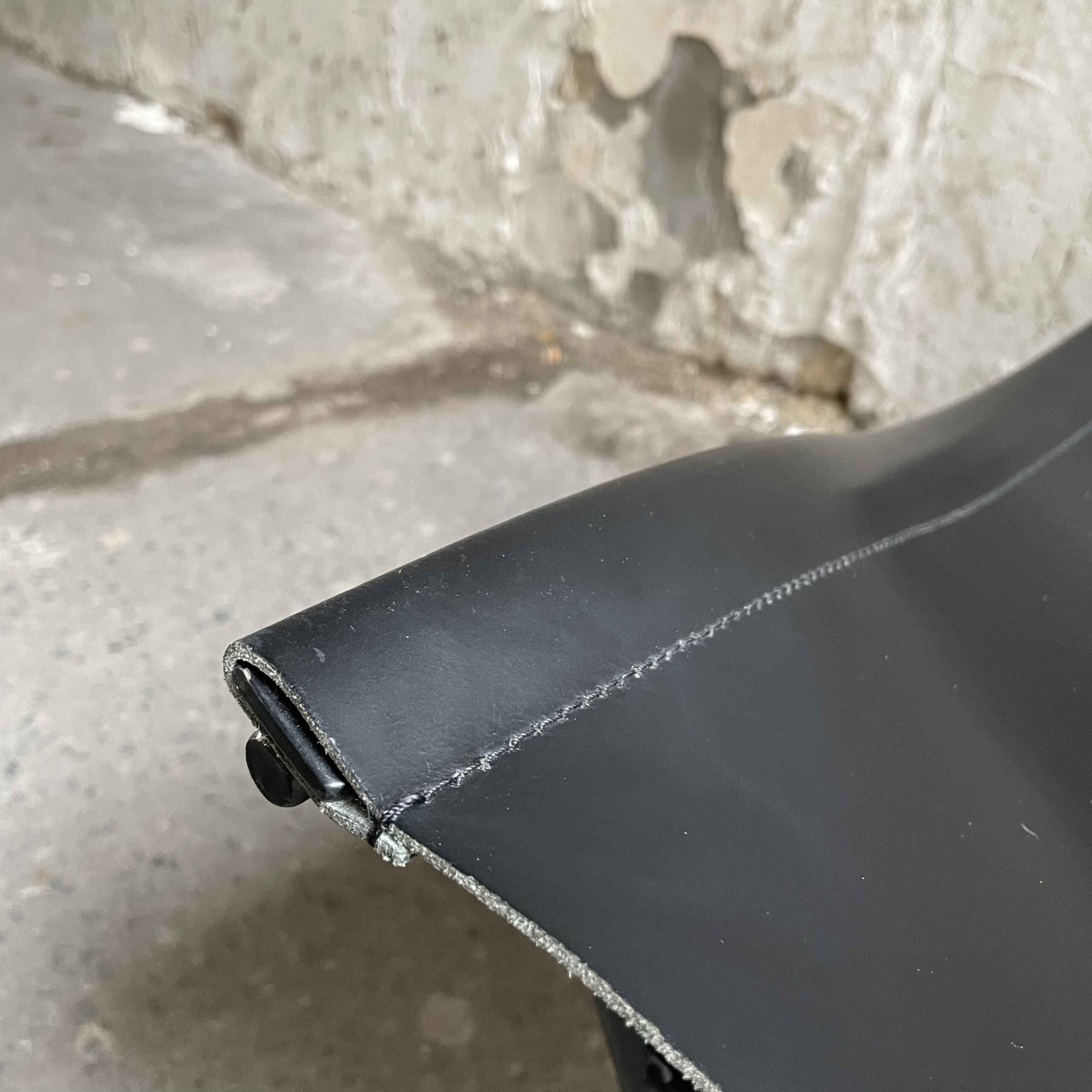 David Weeks – Habitat – Lounge chair (2) – Semana No. 501 krzeslarz meble vintage warszawa leather mid modern closeup