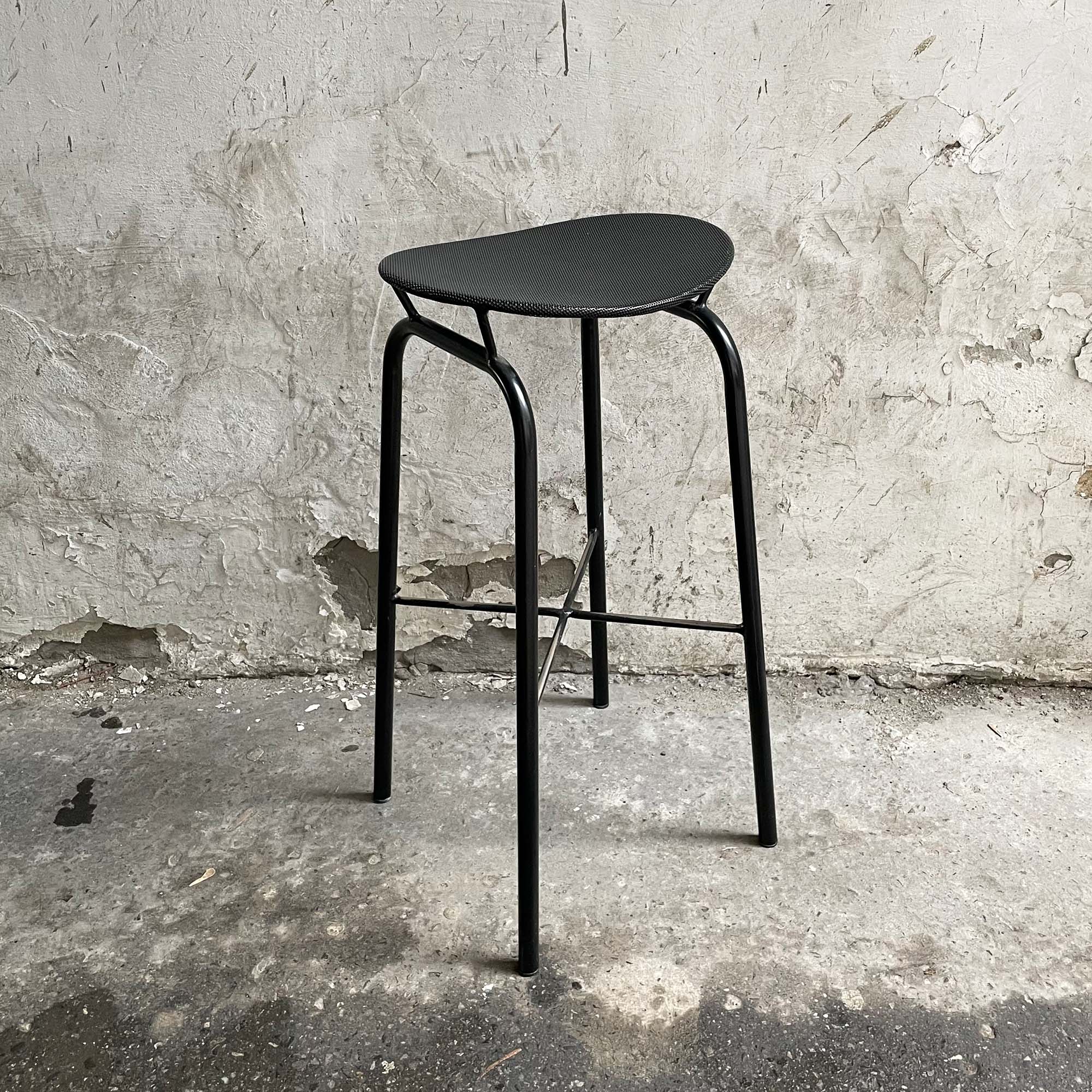 Nagasaki stołek barowy Gubi Mathieu Matégot vintage Warszawa Krzeslarz krzesło antyk mesh