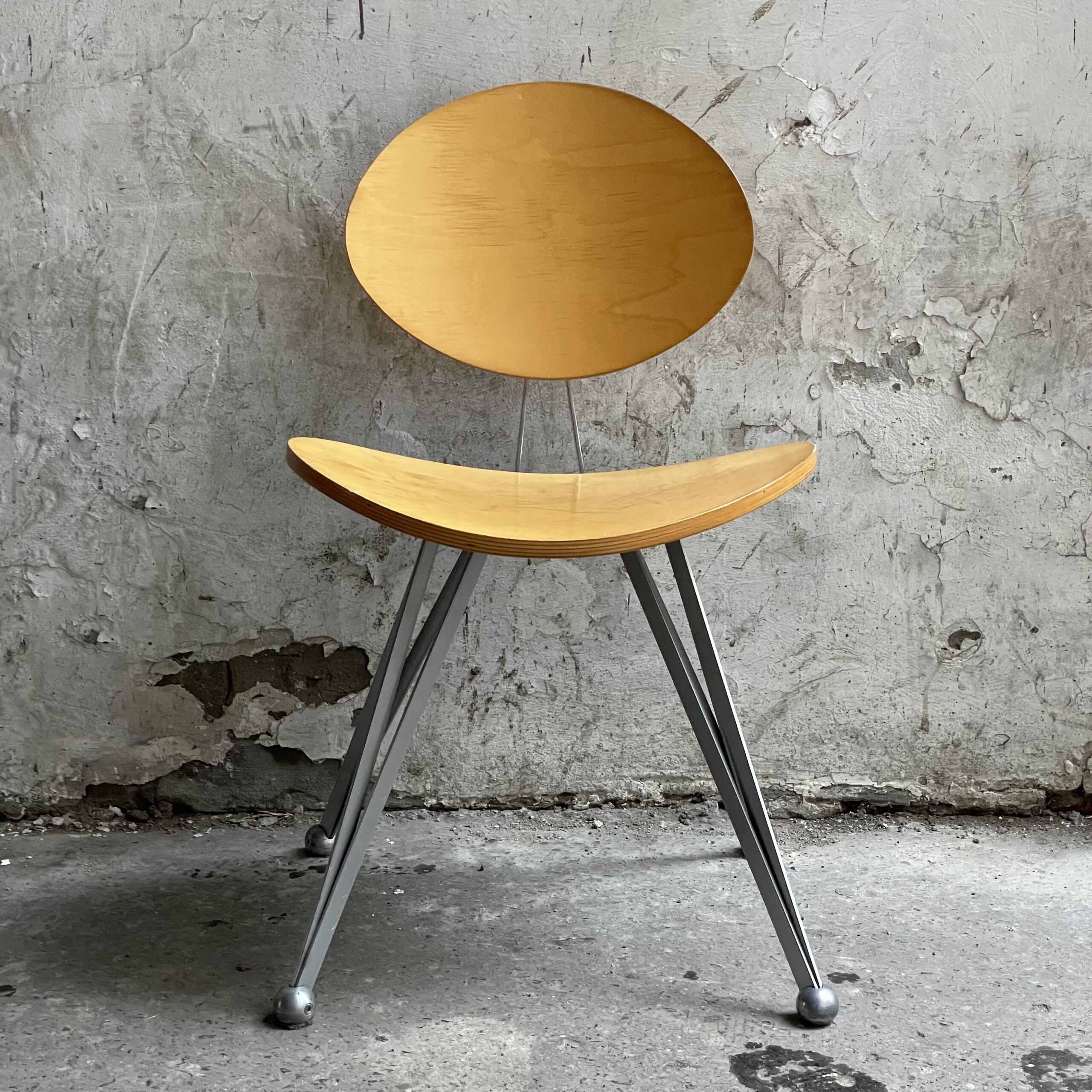 Ron Arad Zeus Anonimus made in Italy chair Metal and plywood Krzeslarz Warszawa front view