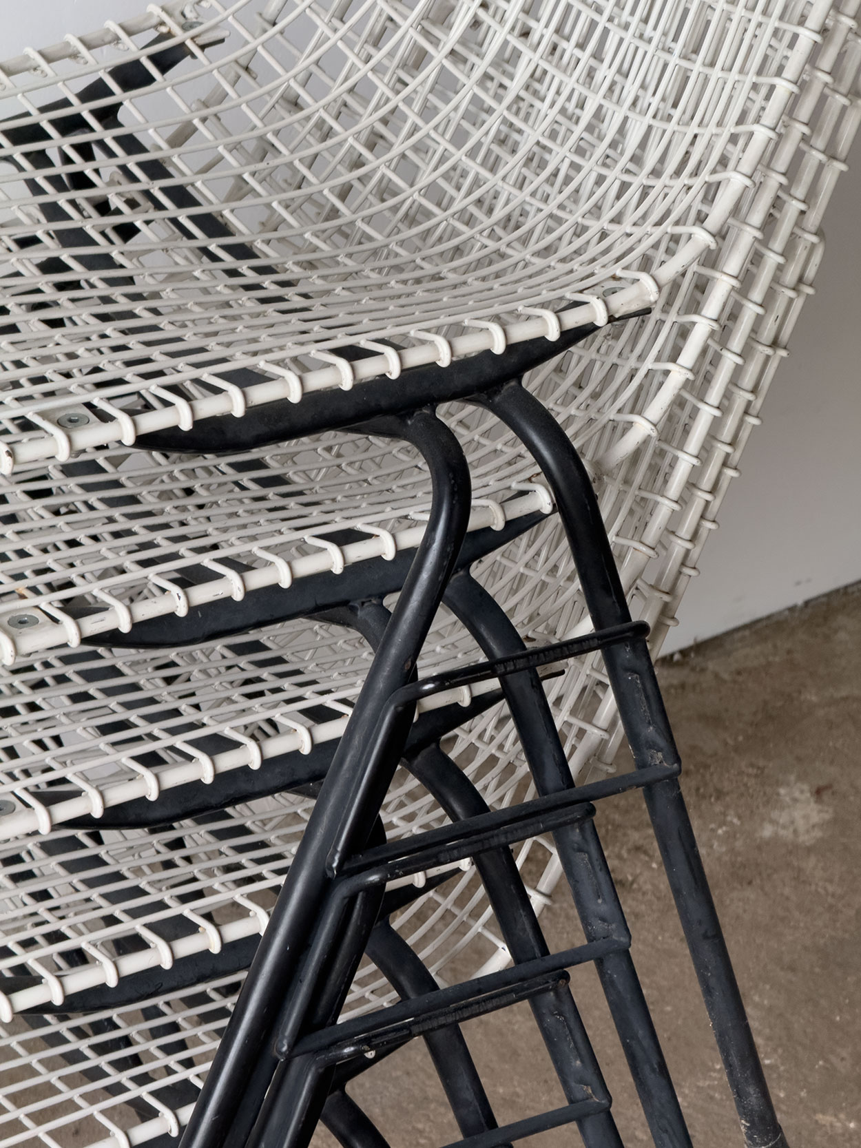 Krzesło siatkowe, proj. Henryk Sztaba - obrazek 3