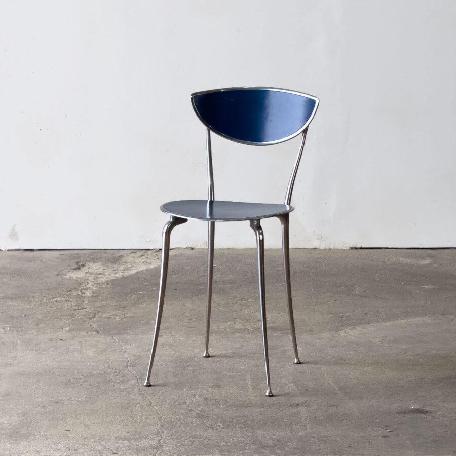 Krzesło aluminiowe z niebieską tapicerką, prod. Arper, Włochy, lata 90
