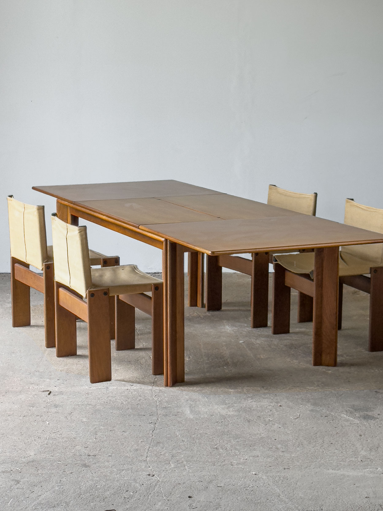 stół Mou, proj. Afra i Tobia Scarpa, Molteni, Włochy