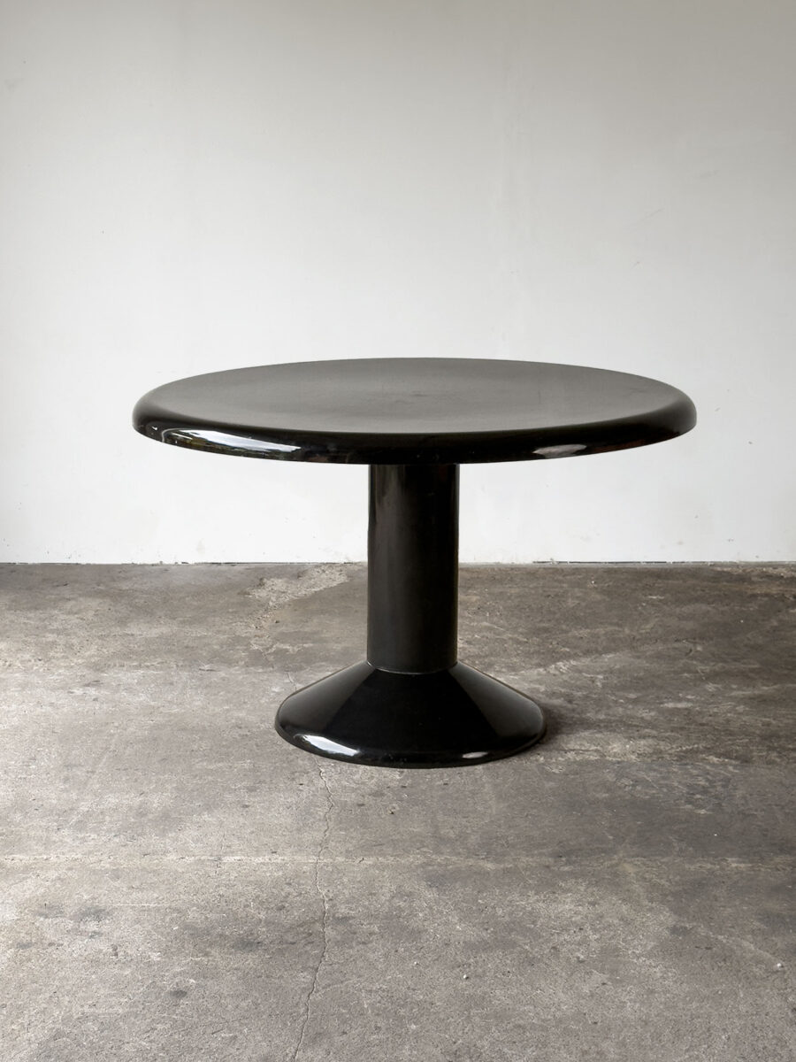 Stół Tessera 120, proj. Vico Magistretti, Artemide, Włochy