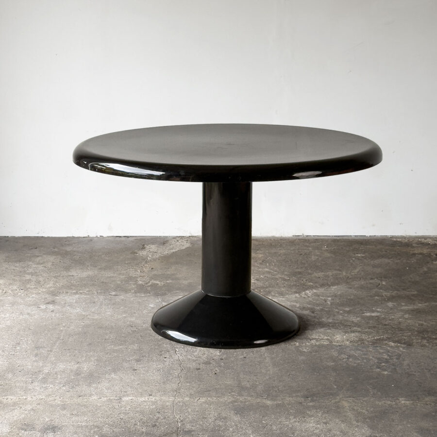 Czarny okrągły stół Tessera 120 projektu Vico Magistrettiego