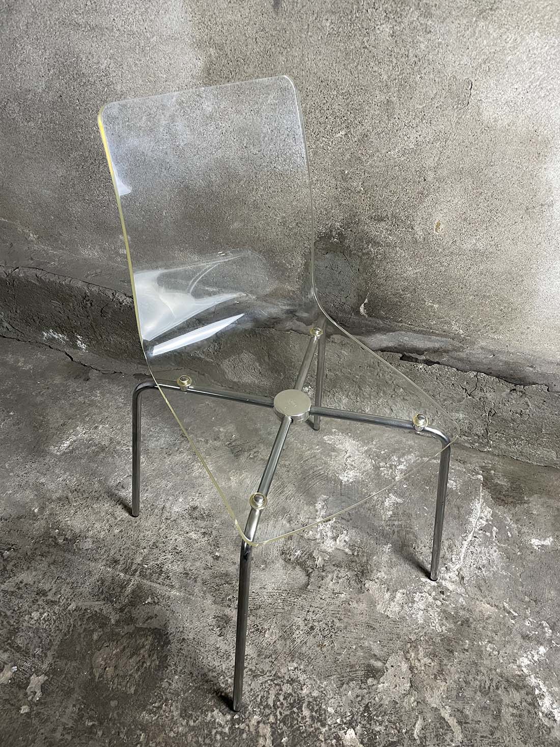 Krzesła z plexi, postmodernistyczne, Roberto Foschia Amat Włochy szczegoly