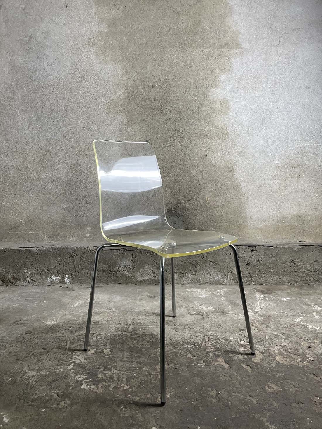 Krzesła z plexi, postmodernistyczne, Roberto Foschia Amat Włochy