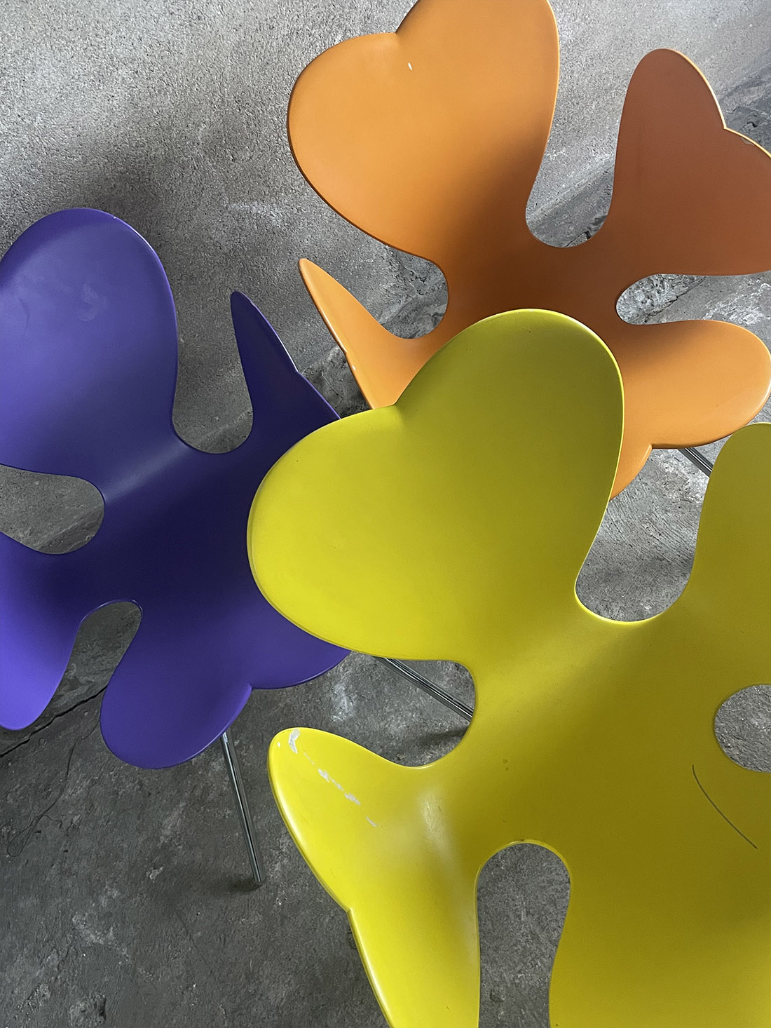 Leonardo Volpi – Edra Mazzei postmodernistyczne krzesła kwiaty krzeslarz retro kolorowe