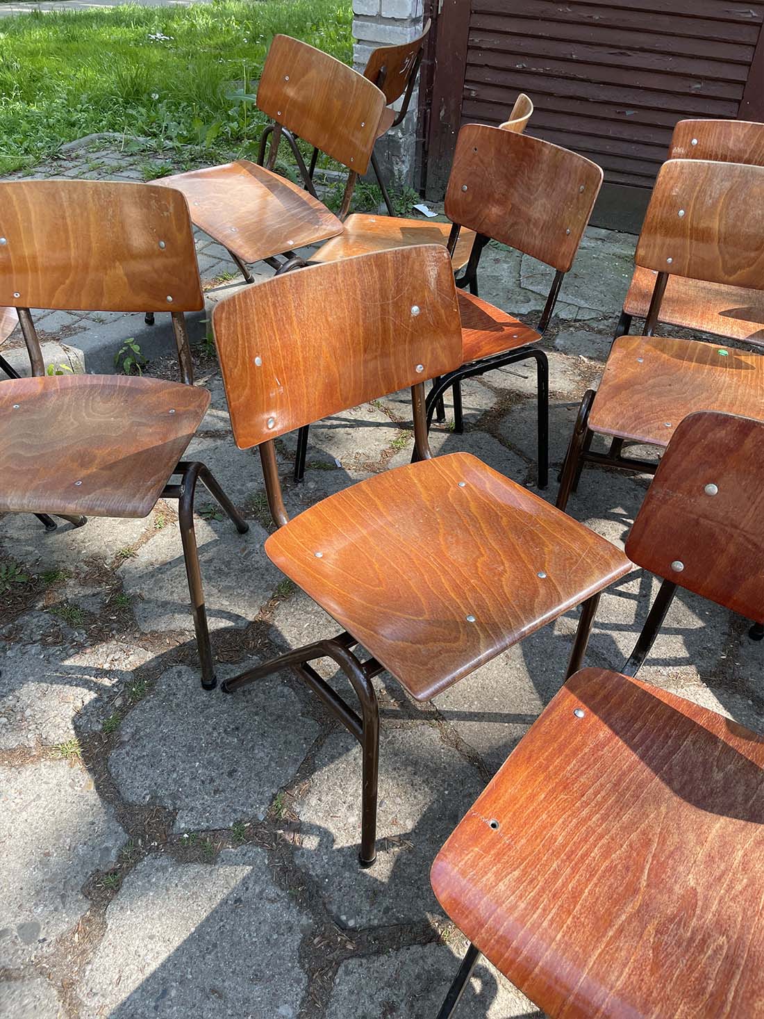 holenderskie krzesła szkolne krzseslarz marko vintage