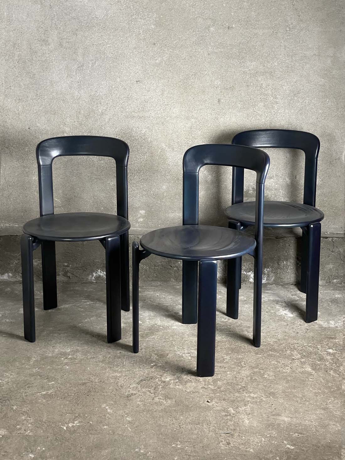 Bruno Rey krzesła kusch co niebieskie granatowe krzeslarz vintage warszawa