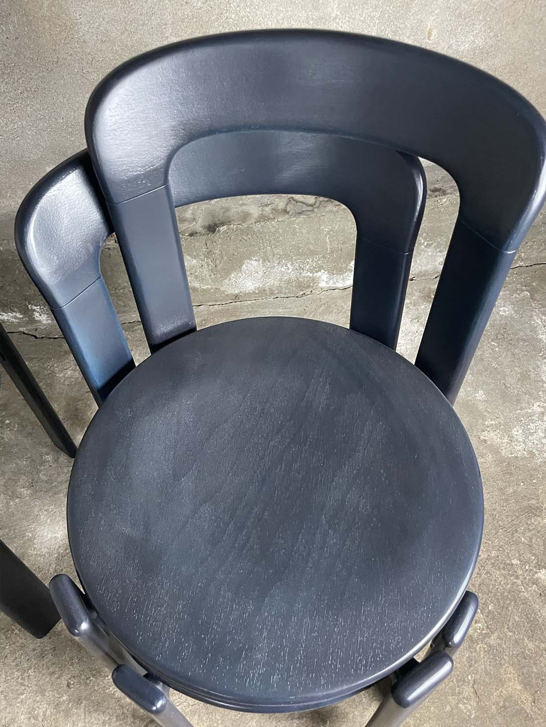 Bruno Rey krzesła szczegół niebieskie