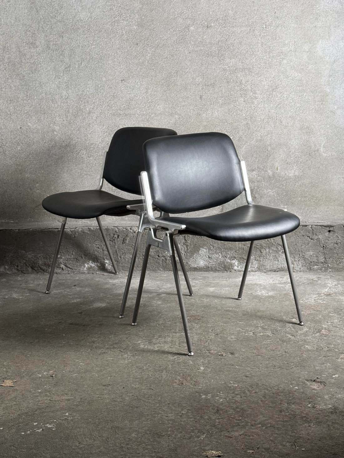 castelli piretti dsc czarne skórzane krzesła vintage 2