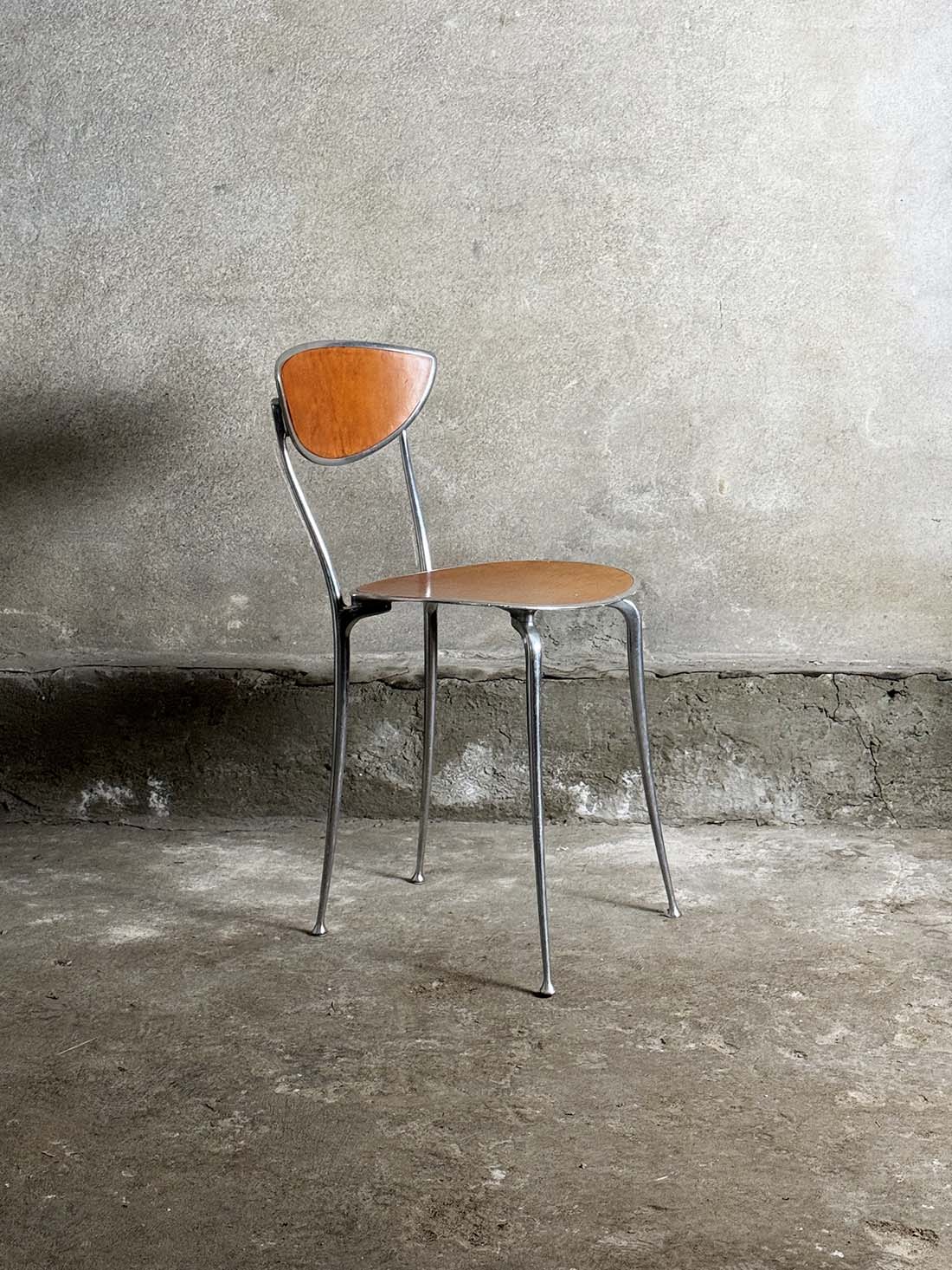krzesło Arper aluminium vintage krzeslarz włochy