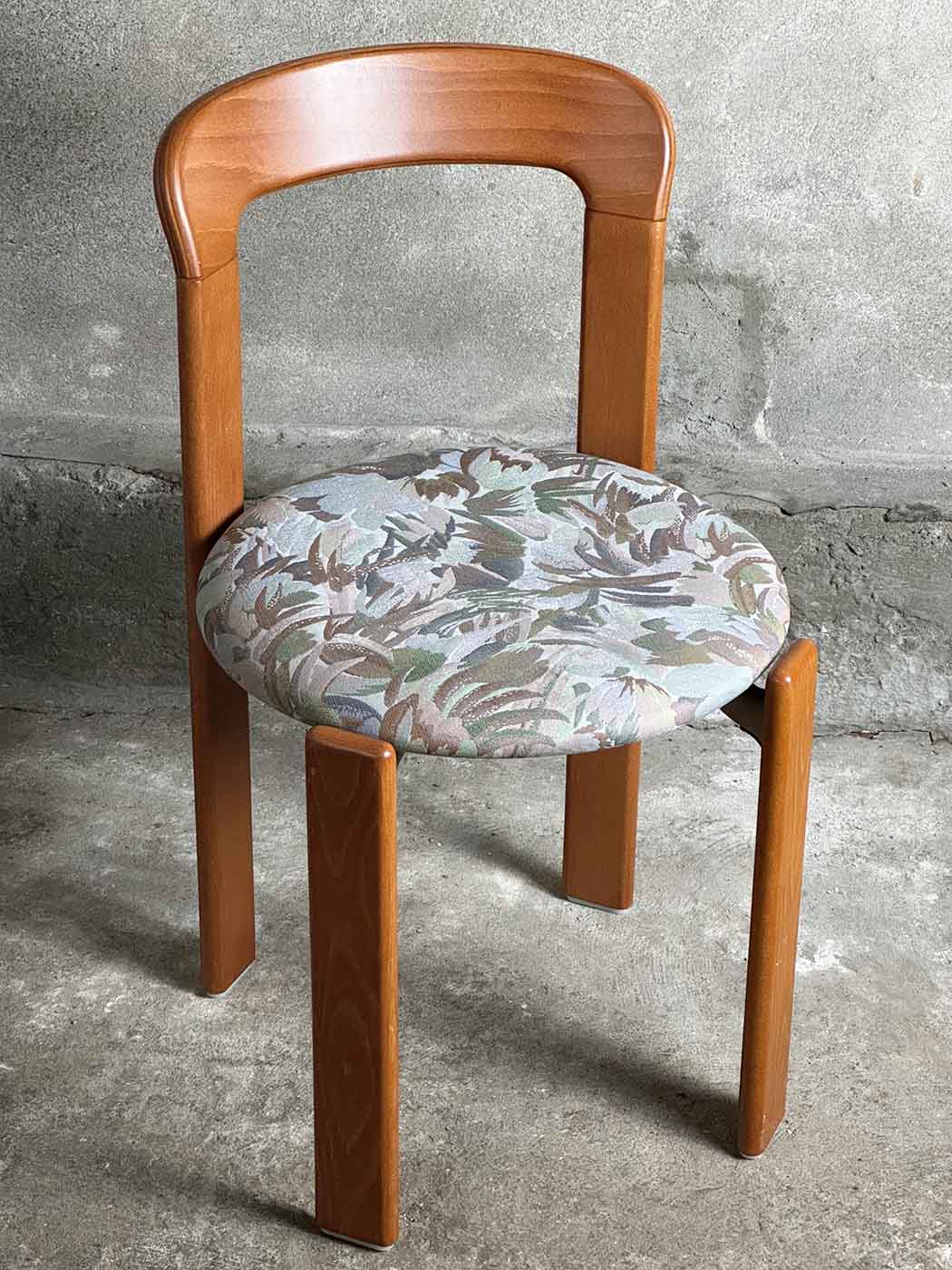 Bruno rey tapierowany postmodernistyczny krzeslarz kusch co detal