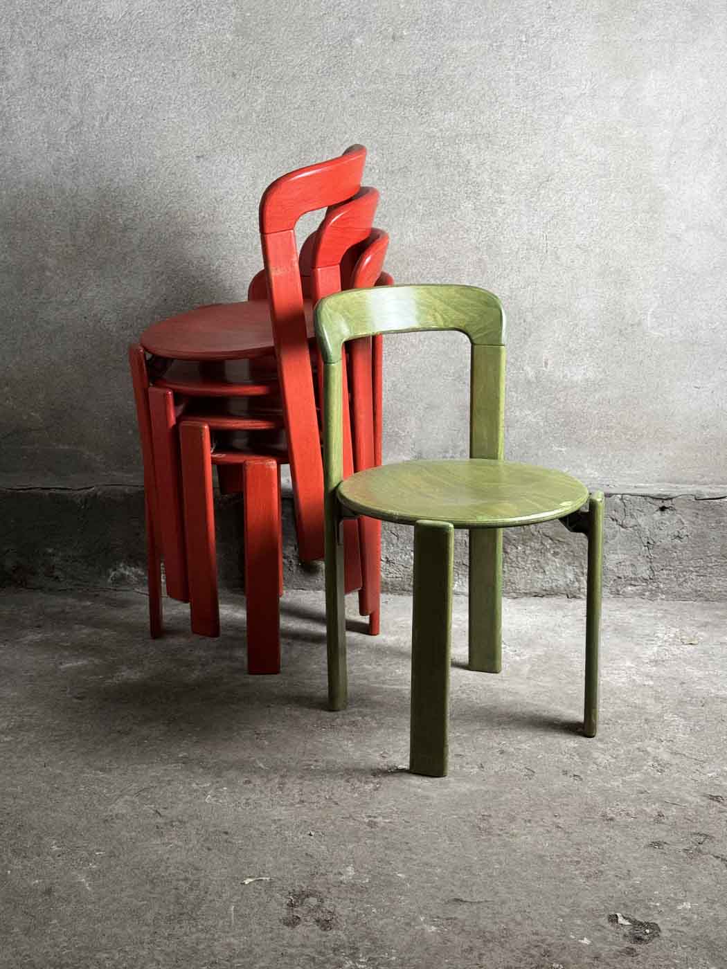 Kolekcja Krzeseł REY 3300 Bruno Reya – W Kolorze Czerwieni i Zieleni