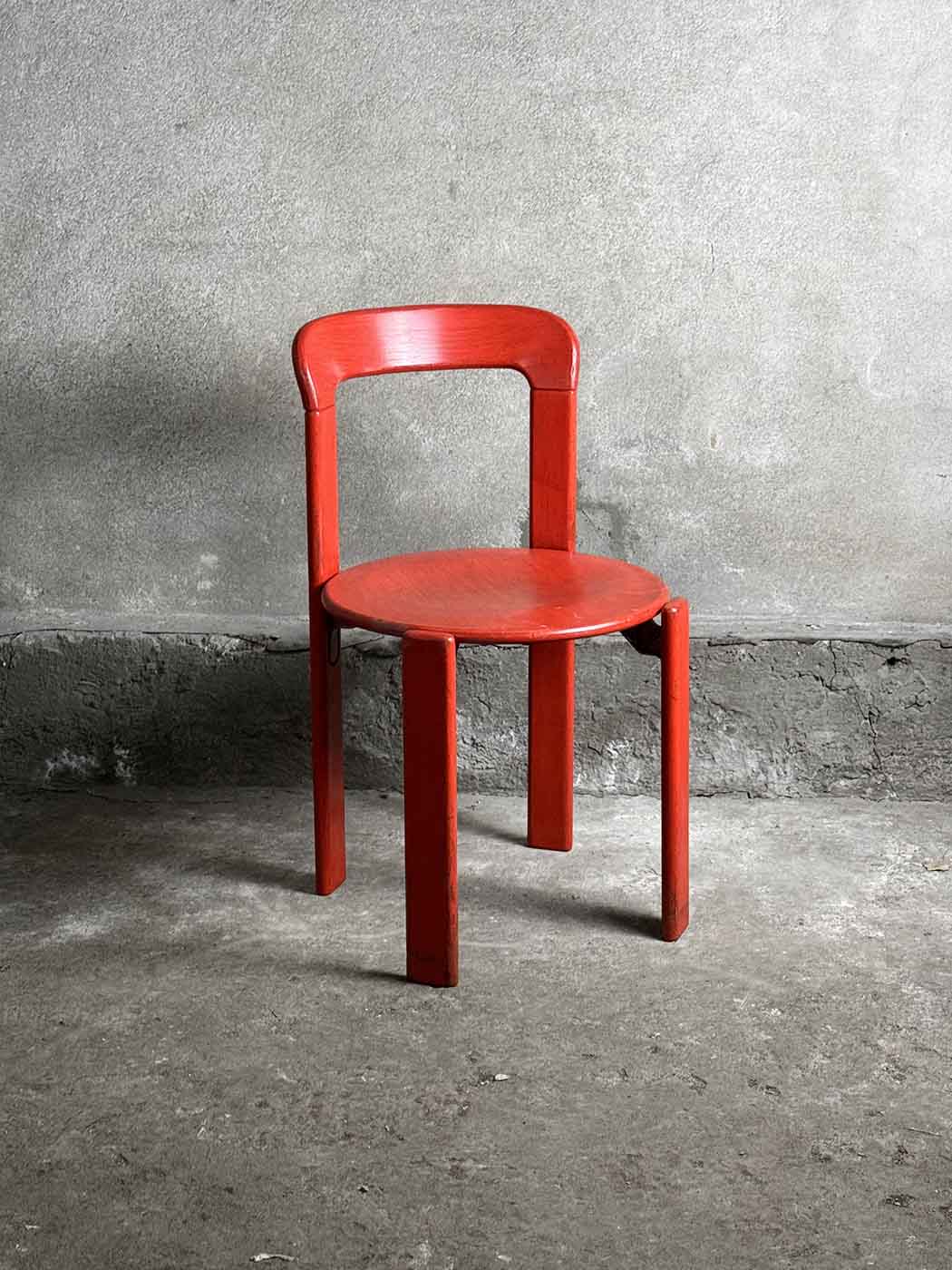 “Designerskie Krzesło REY 3300 w Kolorze Czerwonym od Bruno Reya”