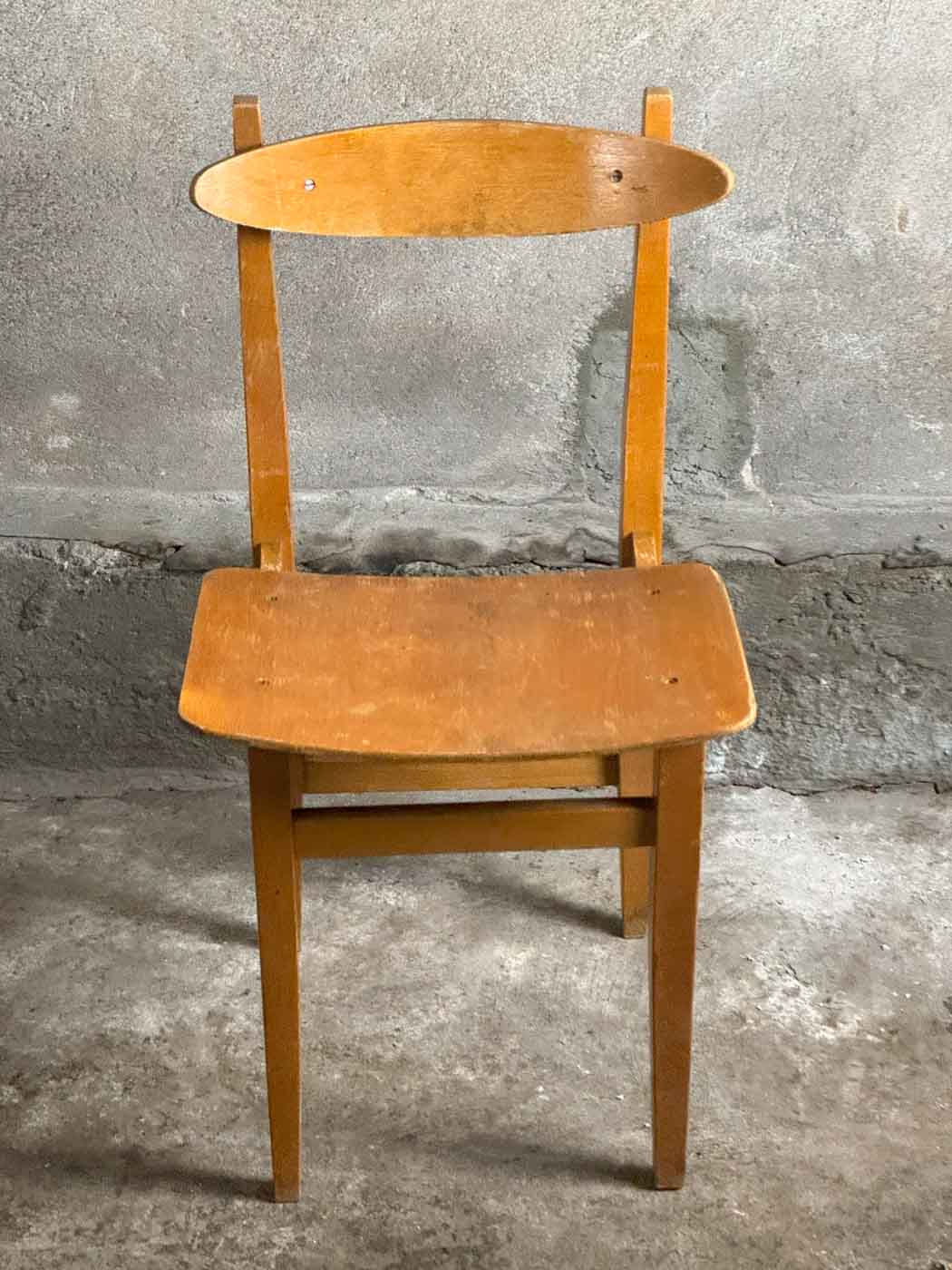 Detal Krzesła Stolarskiego 200-102 – Frontalny Widok