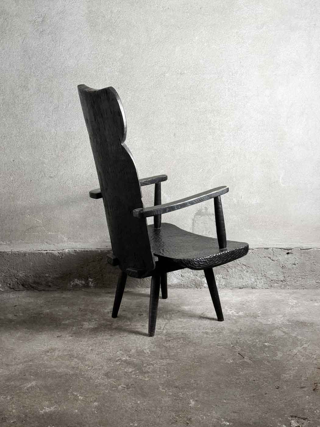 rzeźbiony, zakopiański fotel vintage krzeslarz tył