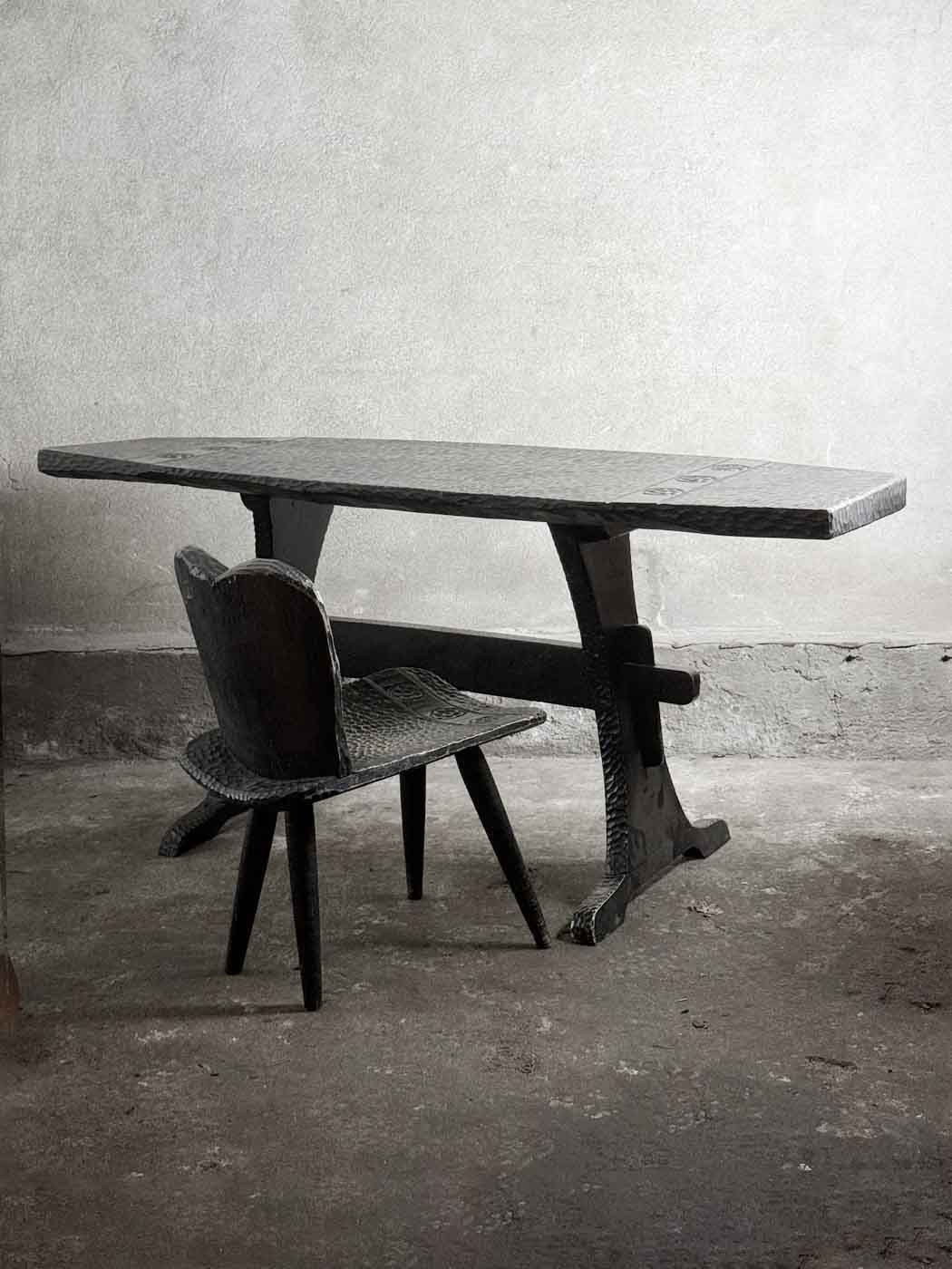 Zydel Zakopiański i Biurko – Połączenie Tradycji i Funkcjonalności