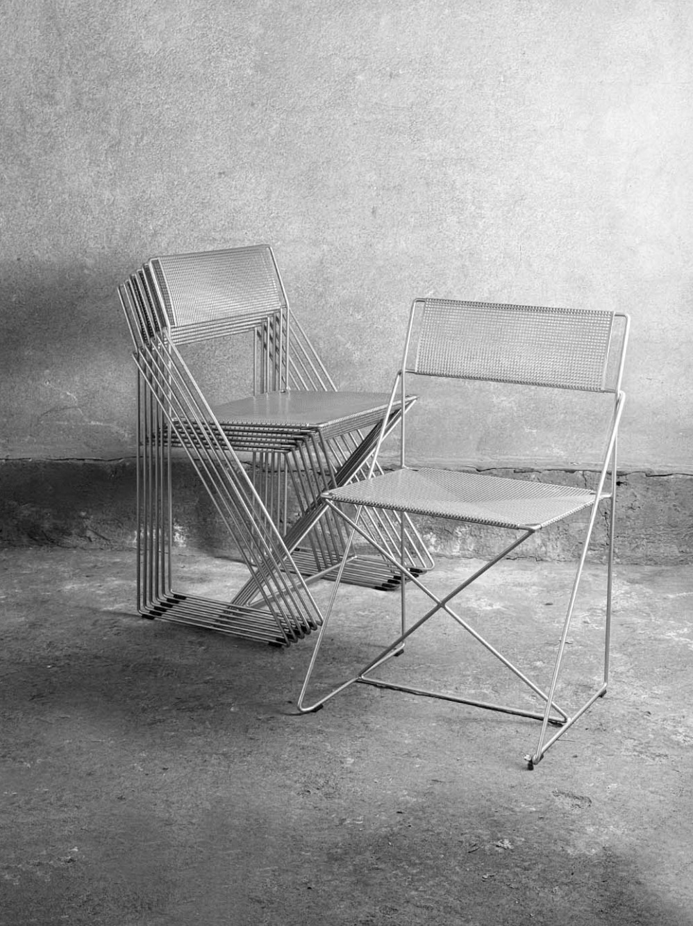 krzesła X-line, proj. Niels Jørgen Haugesen, Dania, sprzedane