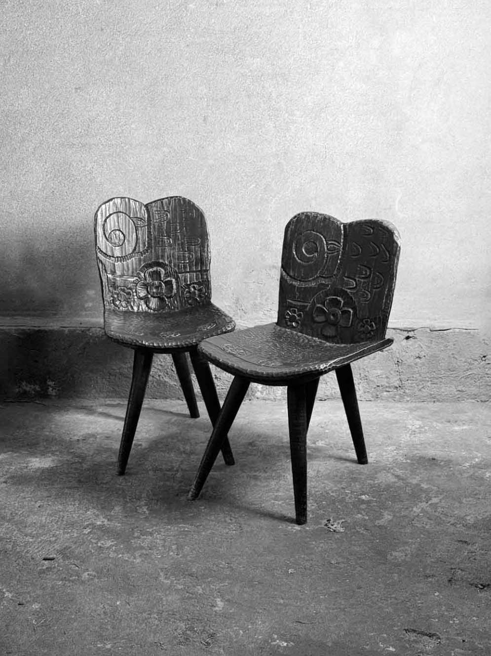 rzeźbione zydle w stylu zakopiańskim, lata 60/70, sprzedane