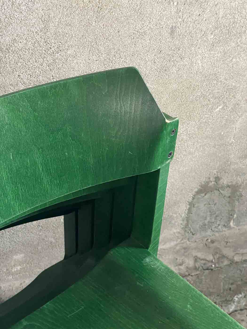 schlapp krzesla sztaplowane niemieckie zielone detal