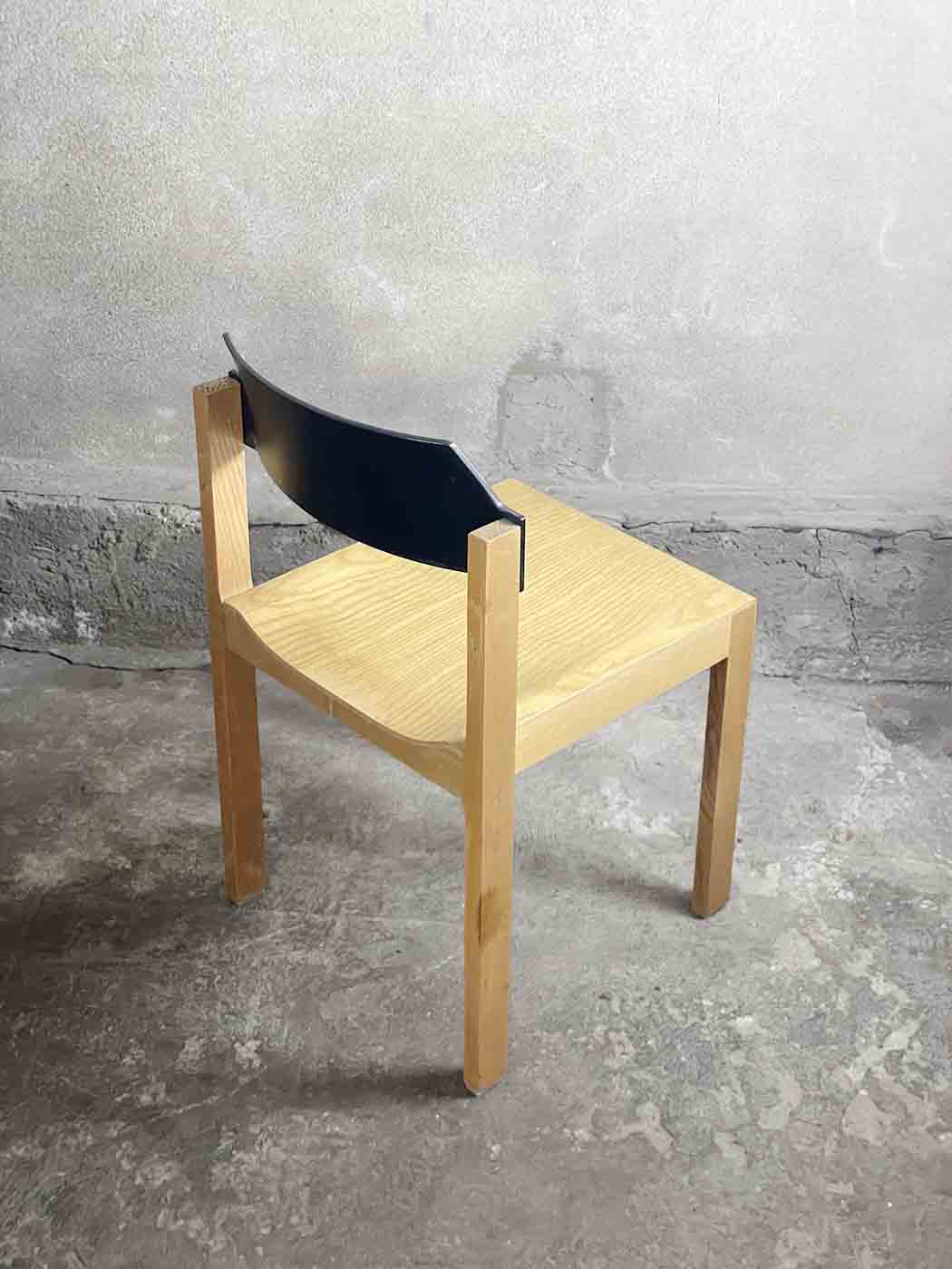 schlapp krzesła vintage sztaplowane 2