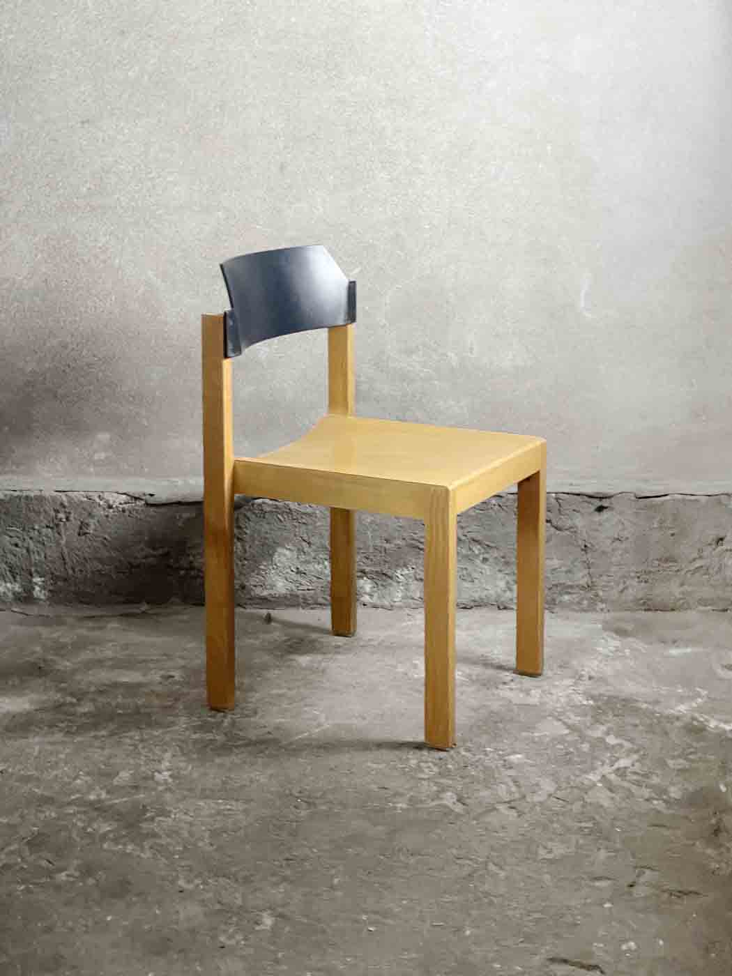 schlapp krzesła vintage sztaplowane