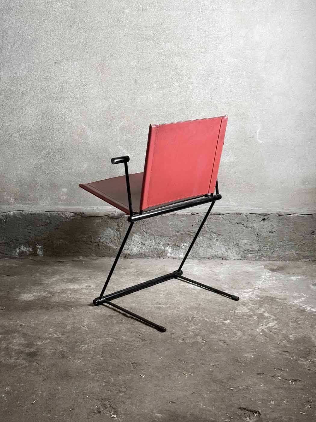Krzesło Ballerina od tyłu – Design Herberta Ohla, Styl Postmodernistyczny