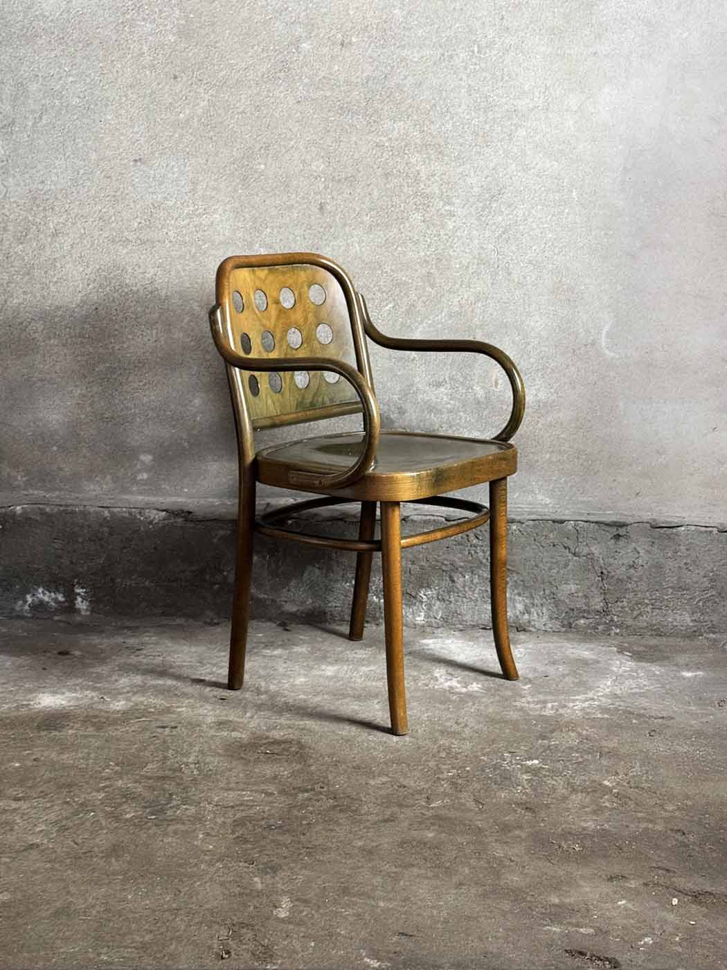 Antyczne Krzesło z Podłokietnikami B-6010, Klasyka Lata 30.