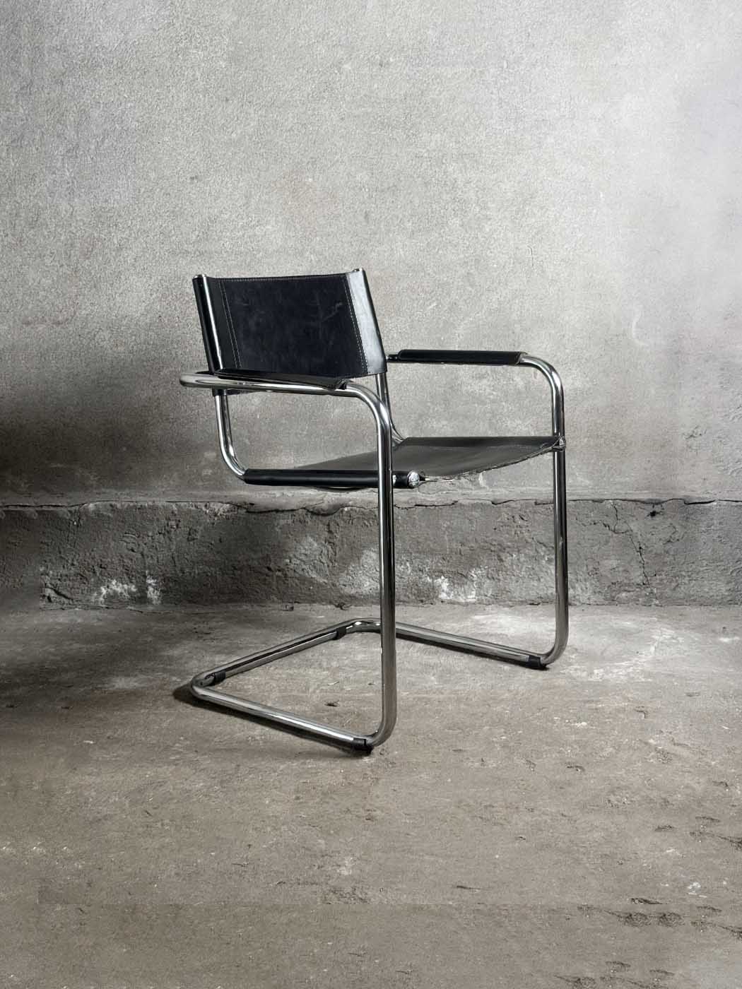 czarne krzesła S34, proj. Mart Stam, 2 sztuki