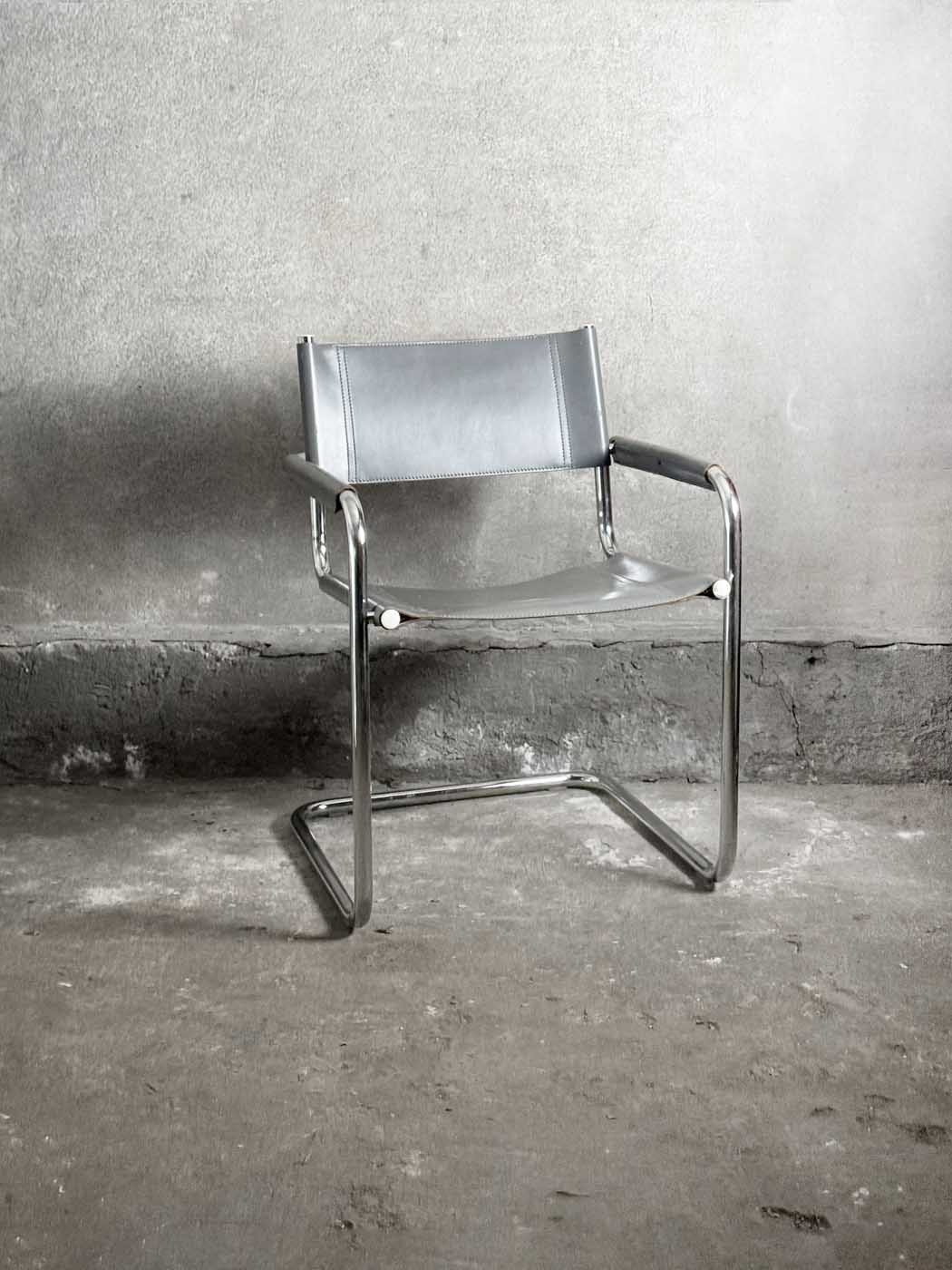 szare krzesła S34, proj. Mart Stam, 3 sztuki