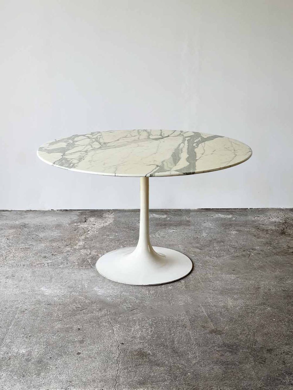 Stół Marmurowy w stylu Tulip Saarinena