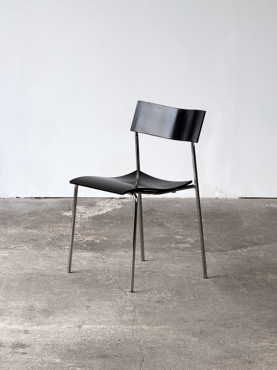 czarne krzesło Campus, proj. Johannes Foersom i Peter Hiort-Lorenzen, Lammhults, Szwecja