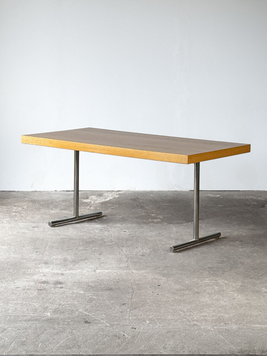 Fornirowany stół, Dietiker, Szwajcaria