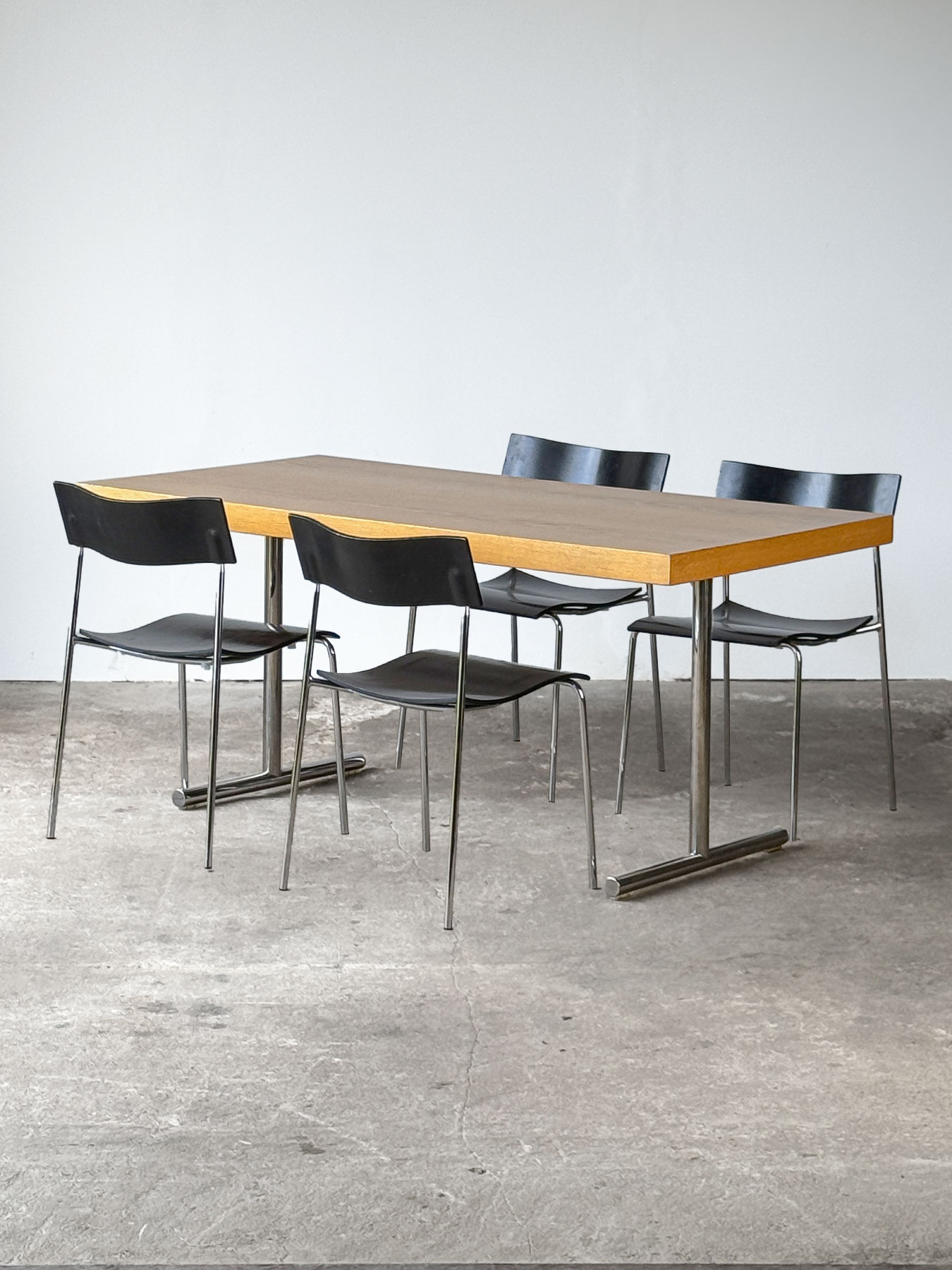 Fornirowany stół, Dietiker, Szwajcaria