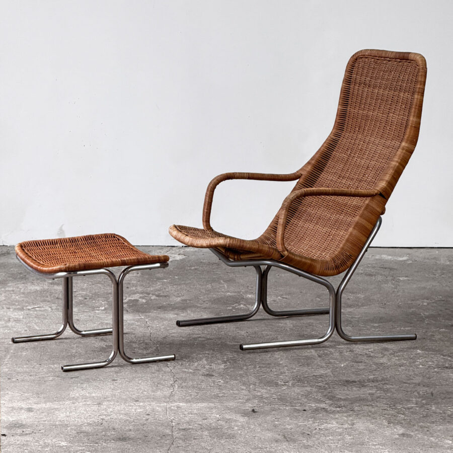 Fotel "514c" z podnóżkiem, widok z boku, projekt Dirka van Sliedregta dla Jonkers Brothers, rattanowe siedzisko, Krześlarz.