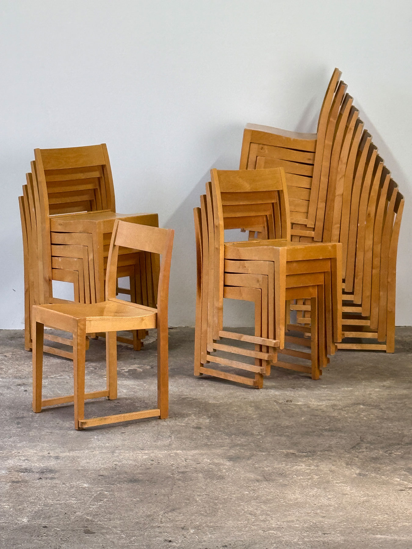 Zestaw wielu krzeseł Orchestra w stylu skandynawskim, drewno bukowe i sklejka, Krześlarz.