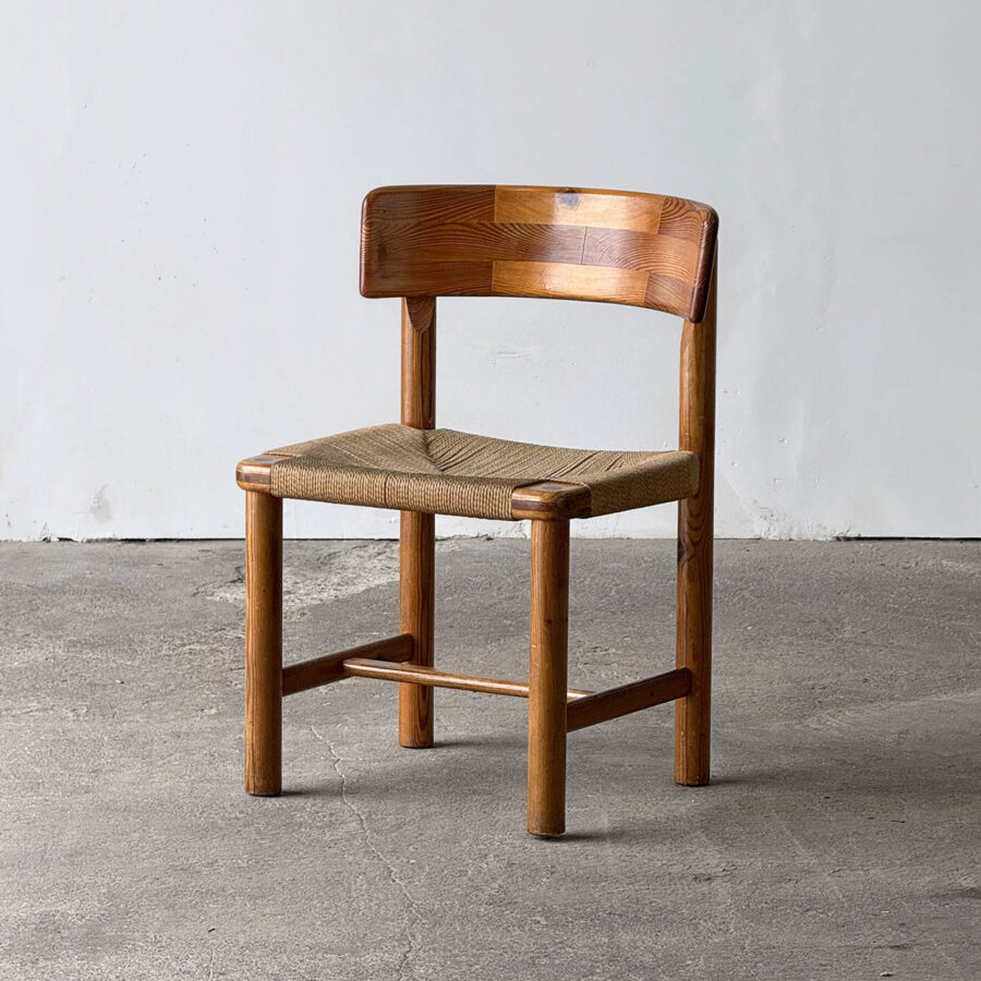 Sosnowe krzesło Rainera Daumillera z siedziskiem wyplatanym trawą morską, Dania, lata 70/80.