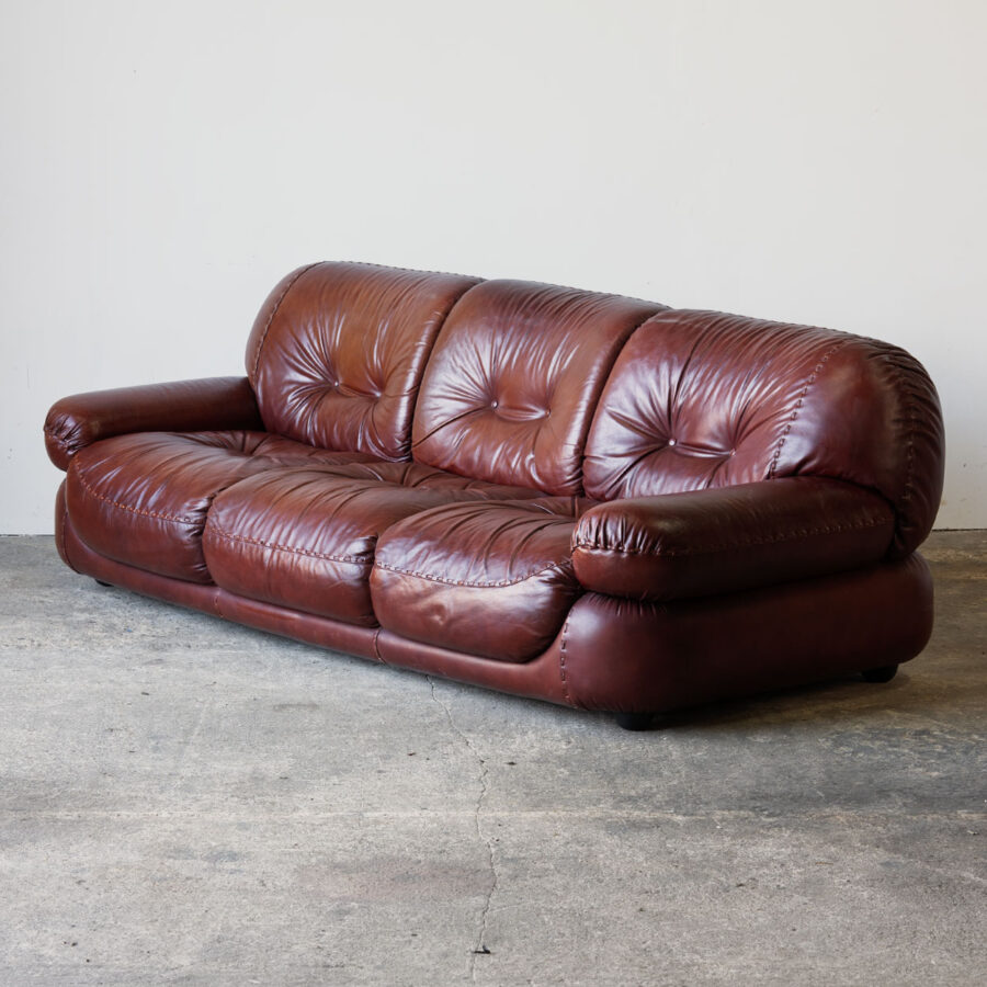 Kanapa Sapporo, Mobil Grigi, Włochy