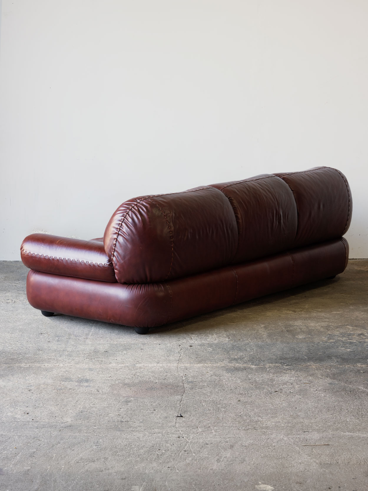 Kanapa Sapporo, Mobil Grigi, Włochy