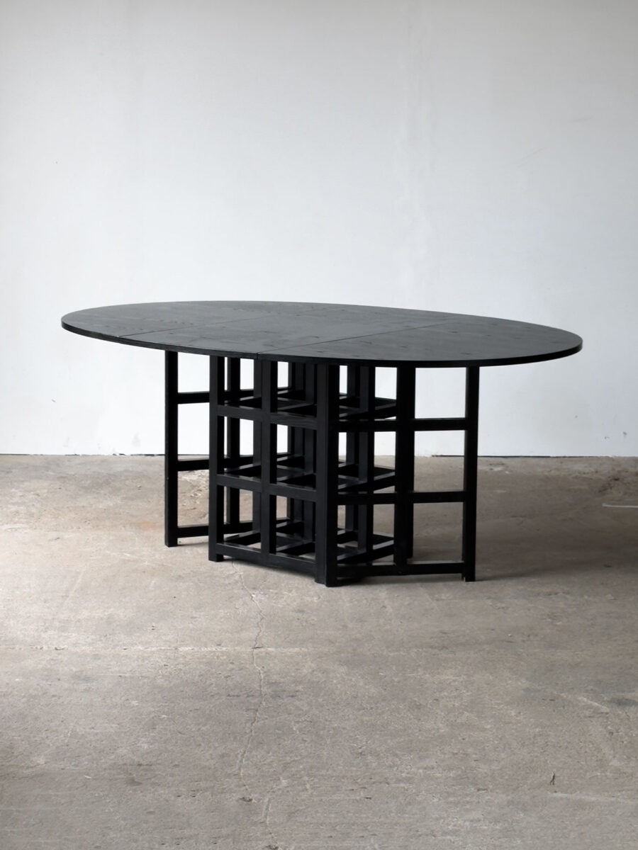 Owalny stół rozkładany, proj. Charles Rennie Mackintosh, Włochy