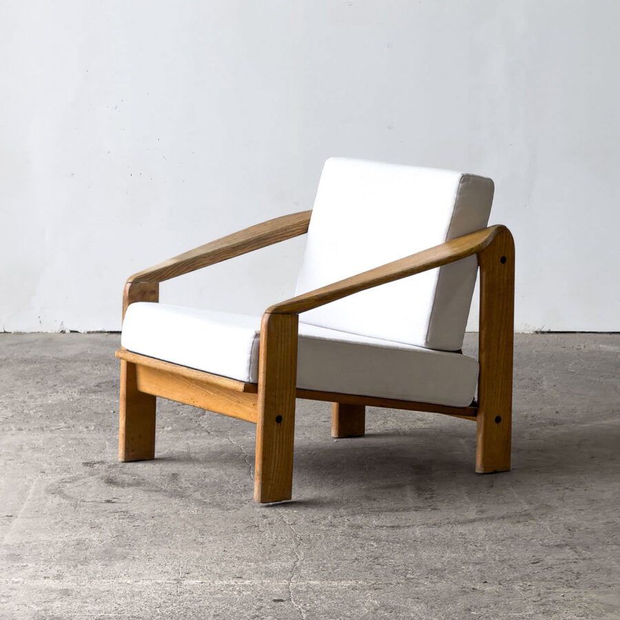 Fotel Zenona Bączyka, ŁAD, lata 70., dębowa konstrukcja, jasna tapicerka
