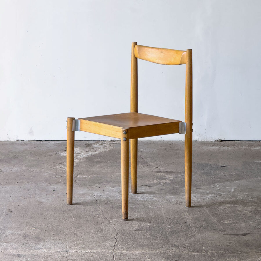 Krzesło A 30204 przodem, drewno bukowe i sklejka