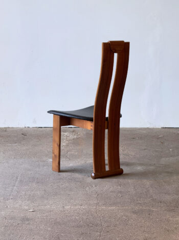 Tył włoskiego krzesła postmodernistycznego, faliste oparcie – Krześlarz