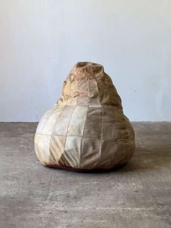 Duża skórzana pufa De Sede w odcieniach beżu i brązu