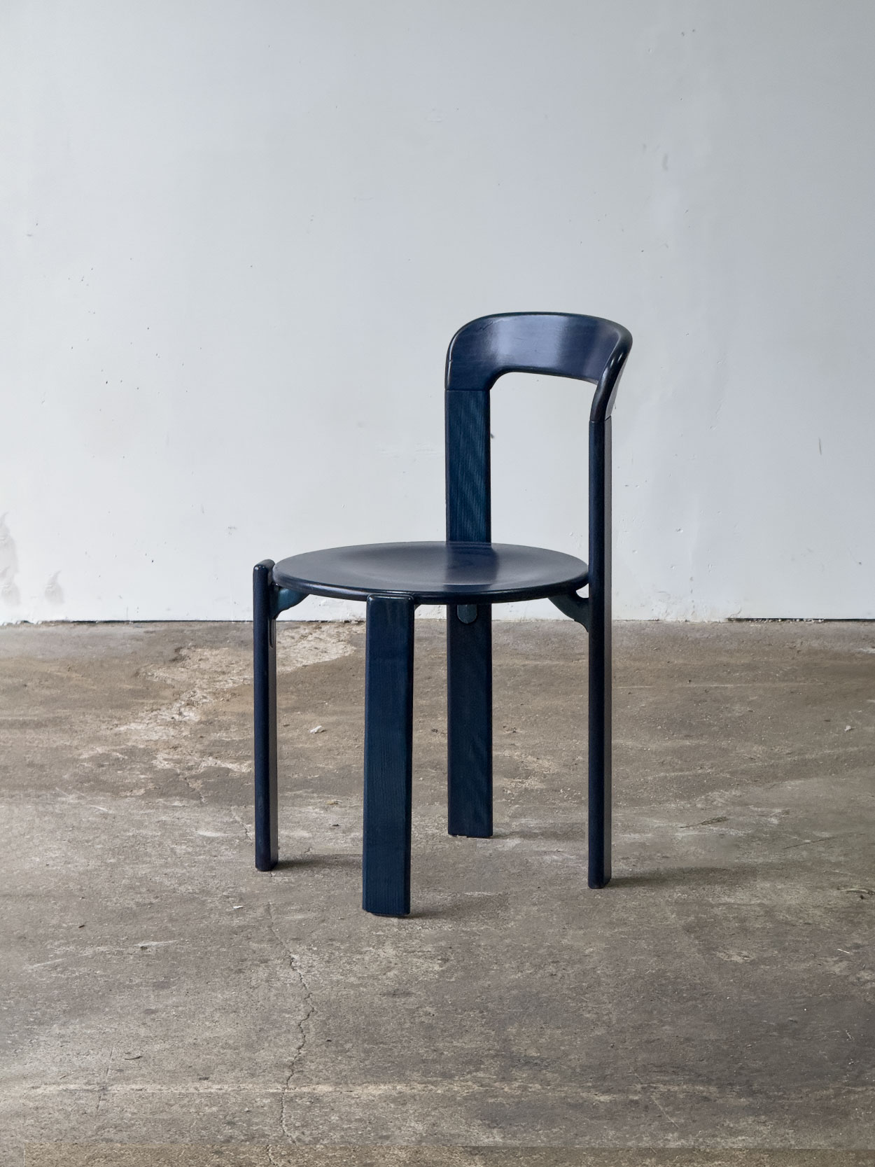 granatowe krzesło Rey 3300, proj. Bruno Rey, Kusch+co, Niemcy