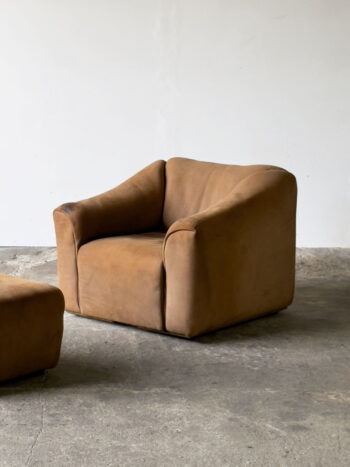 Fotel De Sede DS-47 w jasnym zamszu, widok ogólny