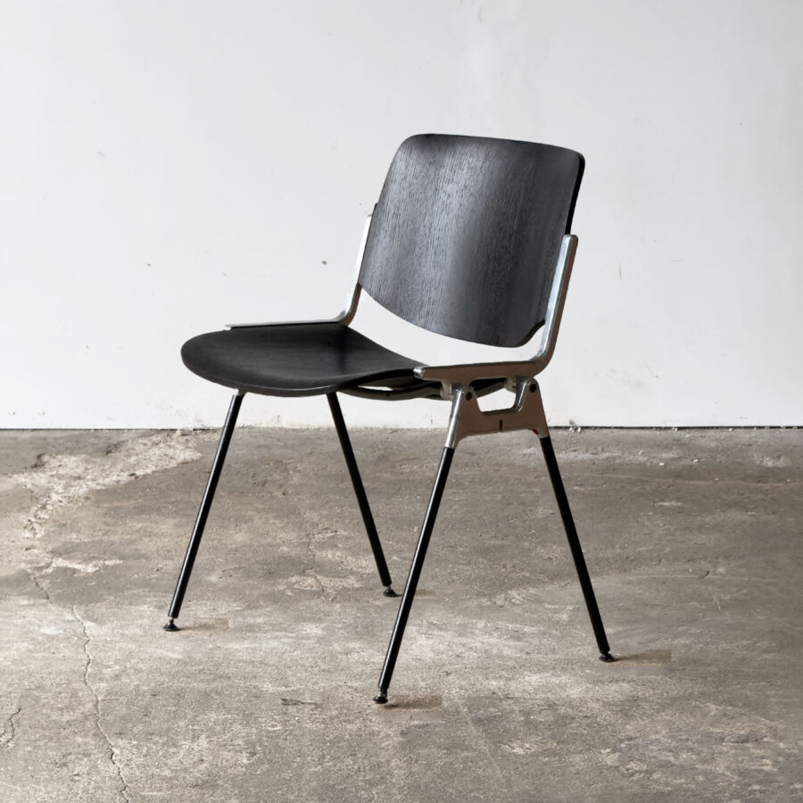 Krzesło DSC 106 Castelli, proj. Giancarlo Piretti, widok ogólny