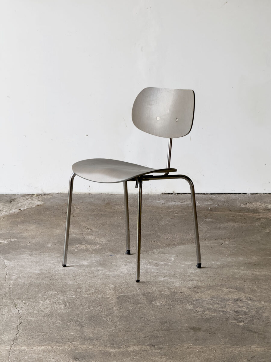 szare krzesło SE 68, proj. Egon Eiermann, Wielde + Spieth, Niemcy